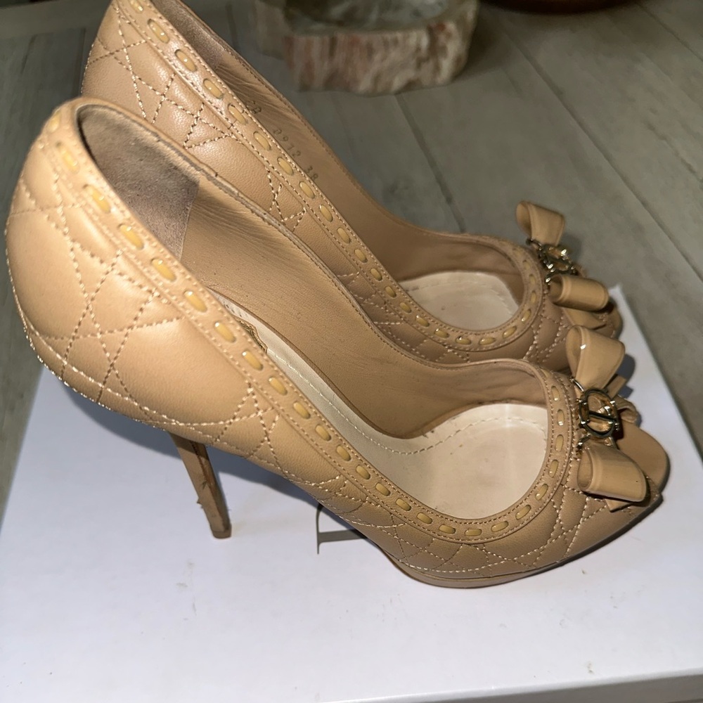 Dior Tan Bow Detail Heels - Picture 4 of 13